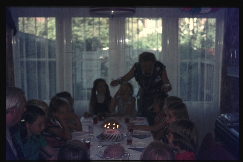 10.Delft aug 1971 Thea,Brigitte.JPG